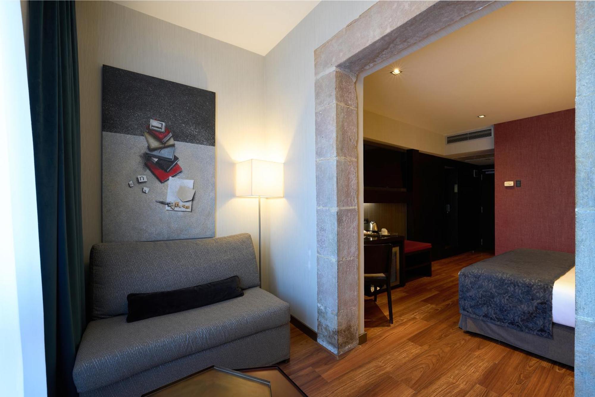 Catalonia Port Hotel
