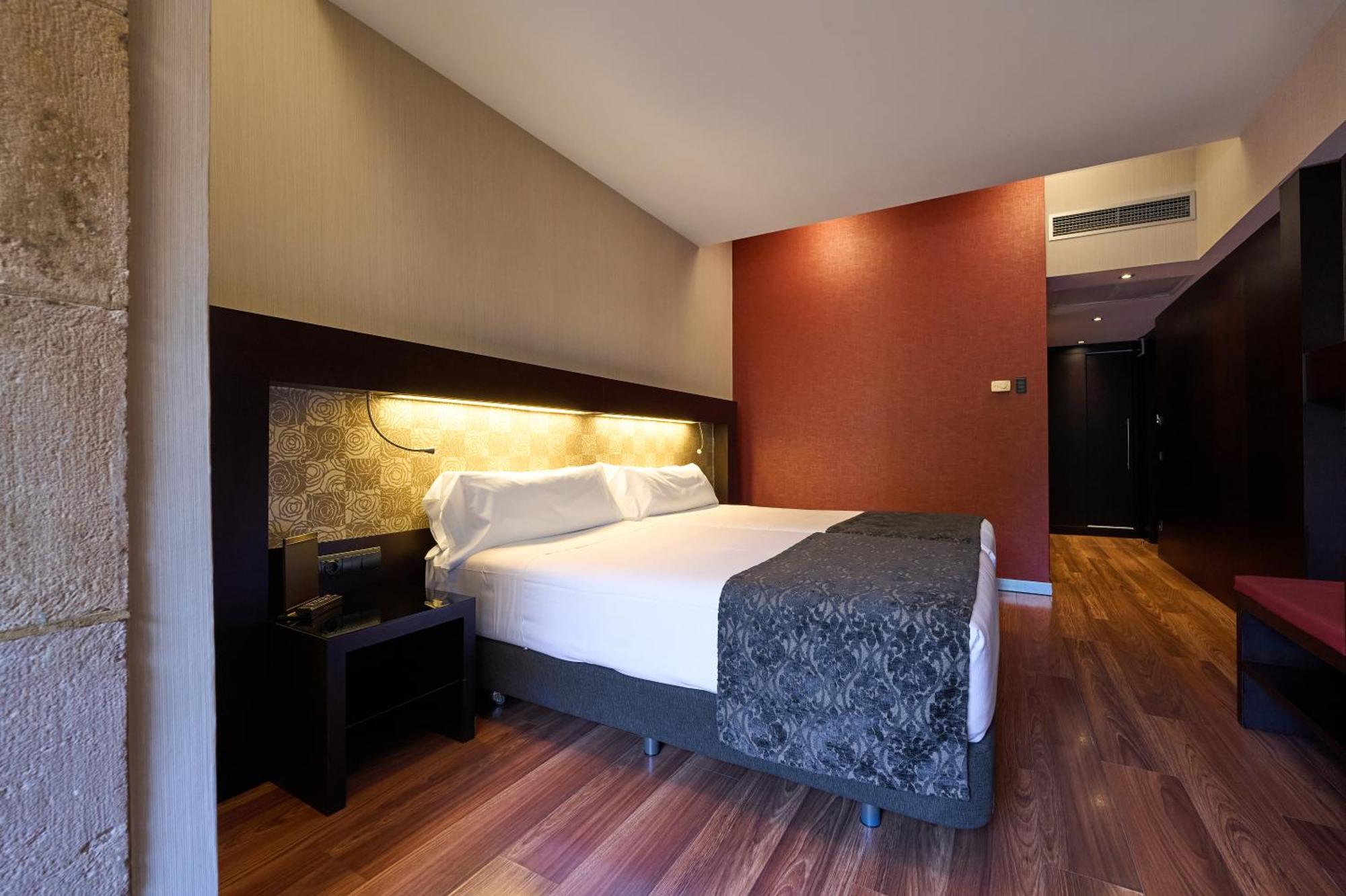 Catalonia Port 4*